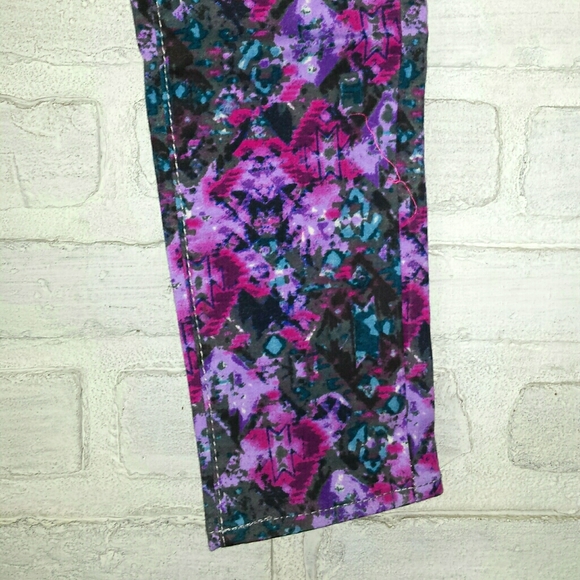 NWT Levi's Girls Pink Purple Geoisle Print Denim Legging Jeans 14 Reg - Picture 7 of 11